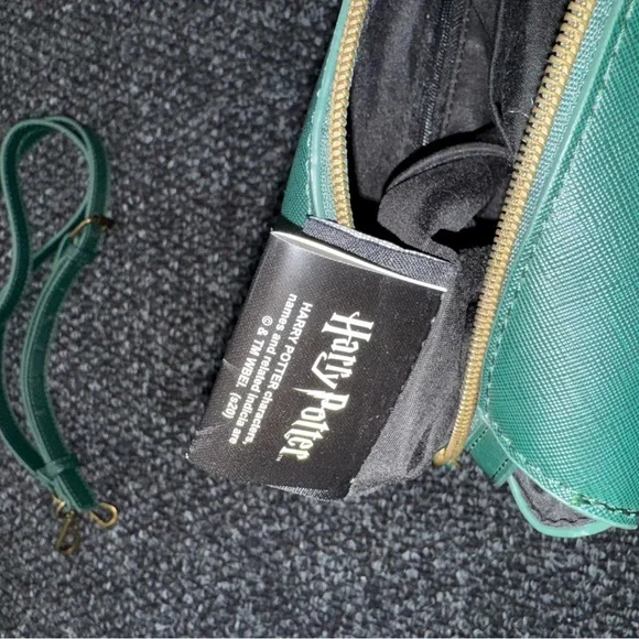 Harry Potter Slytherin Satchel Bag Green Crossbody Purse Hogwarts House Crest - Picture 7 of 7